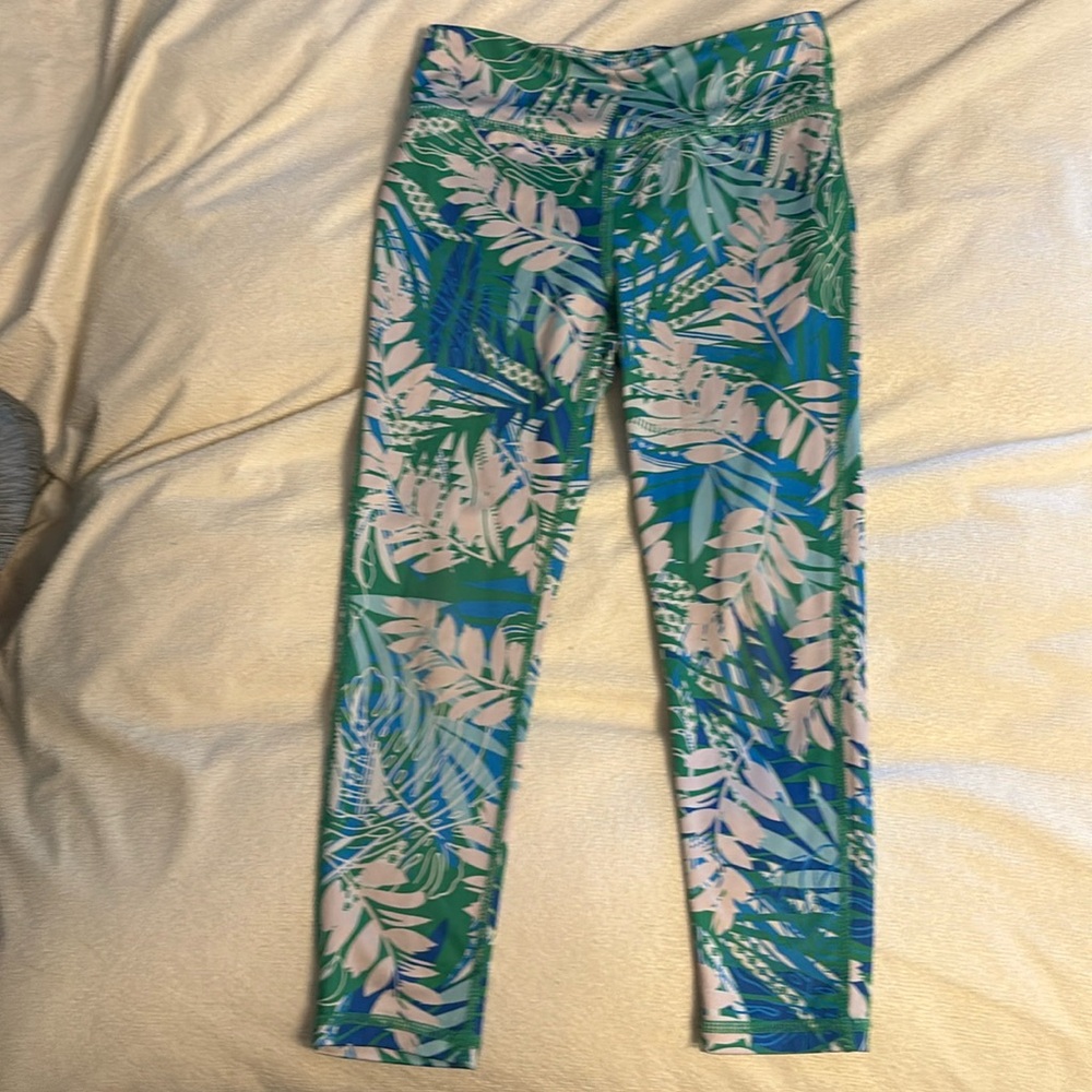 Girls size small athletic leggings and shirt